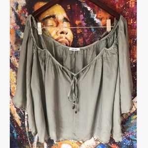 NWOT Off shoulder boutique top